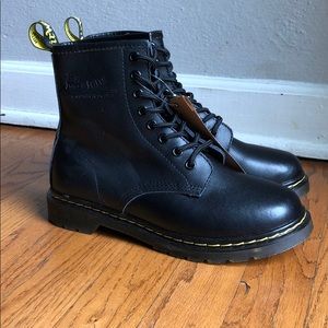 Black 1460 Dr Martens Boots